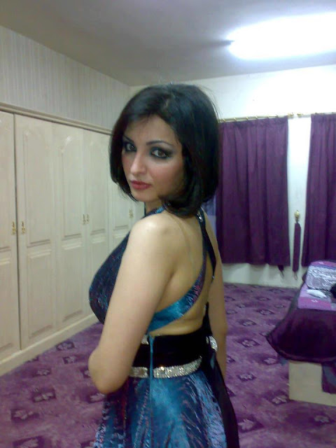 hot middel east sluts pinky shake her ass
